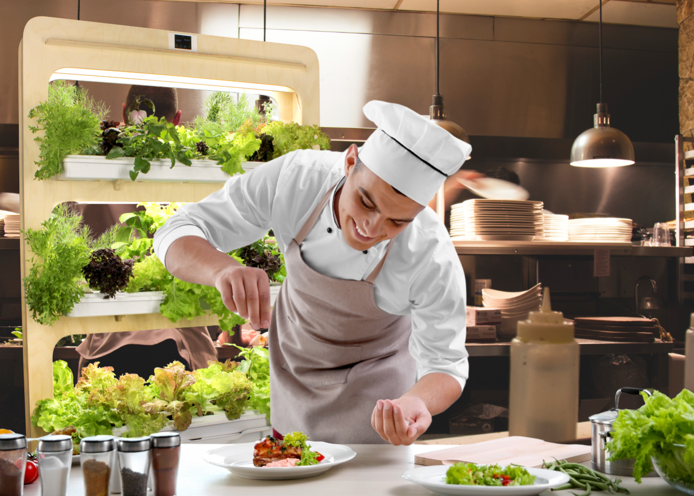 повар готовит на кухне